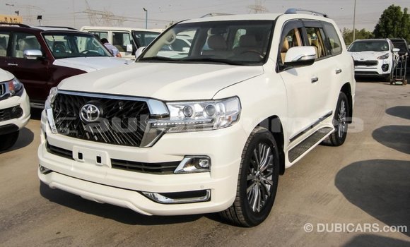 Acheter Import Voiture Toyota Land Cruiser Blanc à Import - Dubai, Iles Acheter Import Voiture Toyota Land Cruiser Blanc à Import - Dubai, Iles