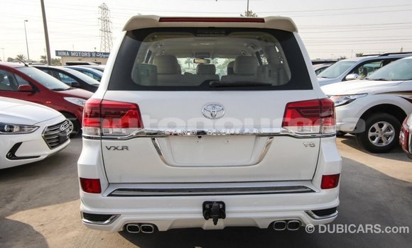 Acheter Import Voiture Toyota Land Cruiser Blanc à Import - Dubai, Iles Acheter Import Voiture Toyota Land Cruiser Blanc à Import - Dubai, Iles