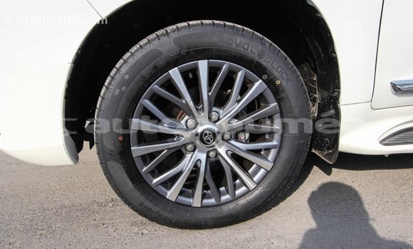 Acheter Import Voiture Toyota Land Cruiser Blanc à Import - Dubai, Iles Acheter Import Voiture Toyota Land Cruiser Blanc à Import - Dubai, Iles