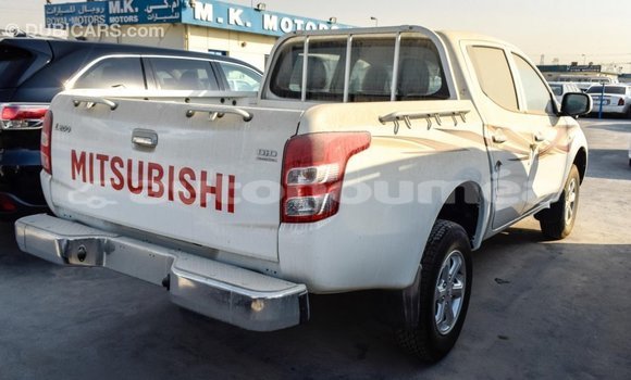 Acheter Import Voiture Mitsubishi L200 Blanc à Import - Dubai, Iles Acheter Import Voiture Mitsubishi L200 Blanc à Import - Dubai, Iles