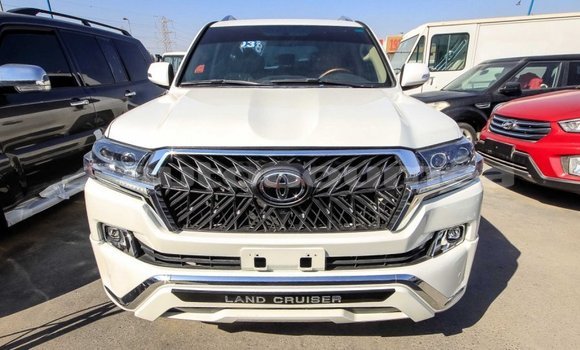 Acheter Import Voiture Toyota Land Cruiser Blanc à Import - Dubai, Iles Acheter Import Voiture Toyota Land Cruiser Blanc à Import - Dubai, Iles