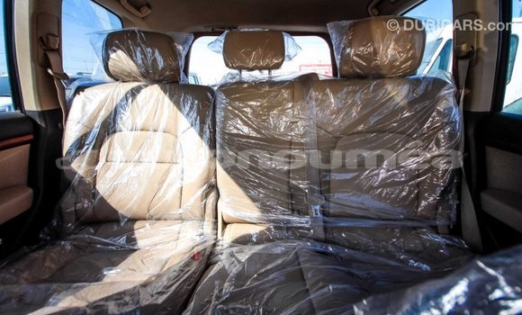 Acheter Import Voiture Toyota Land Cruiser Blanc à Import - Dubai, Iles Acheter Import Voiture Toyota Land Cruiser Blanc à Import - Dubai, Iles