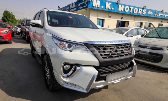 Acheter Import Voiture Toyota Fortuner Blanc à Import - Dubai, Iles Acheter Import Voiture Toyota Fortuner Blanc à Import - Dubai, Iles