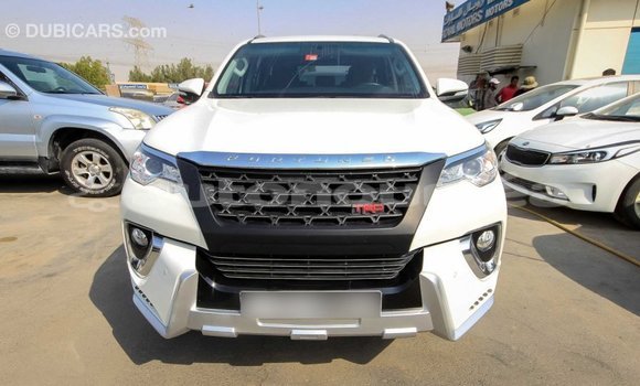 Acheter Import Voiture Toyota Fortuner Blanc à Import - Dubai, Iles Acheter Import Voiture Toyota Fortuner Blanc à Import - Dubai, Iles