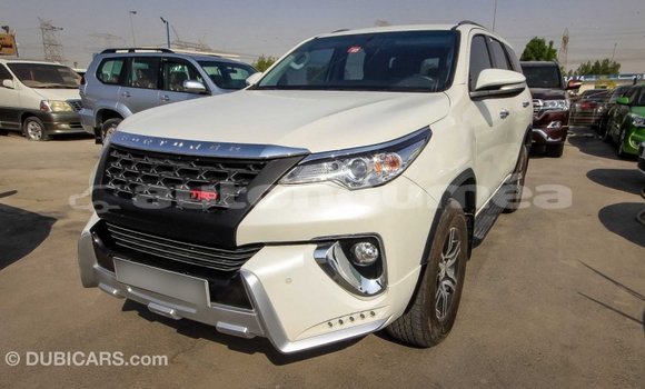 Acheter Import Voiture Toyota Fortuner Blanc à Import - Dubai, Iles Acheter Import Voiture Toyota Fortuner Blanc à Import - Dubai, Iles