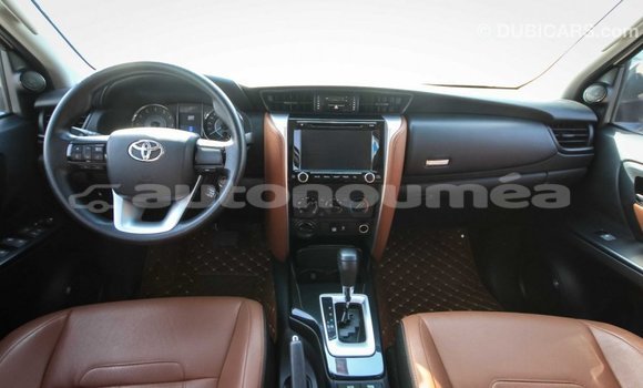 Acheter Import Voiture Toyota Fortuner Blanc à Import - Dubai, Iles Acheter Import Voiture Toyota Fortuner Blanc à Import - Dubai, Iles