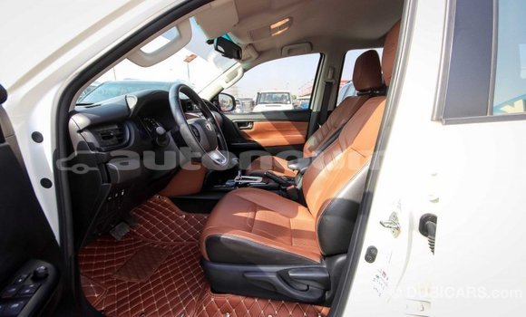Acheter Import Voiture Toyota Fortuner Blanc à Import - Dubai, Iles Acheter Import Voiture Toyota Fortuner Blanc à Import - Dubai, Iles