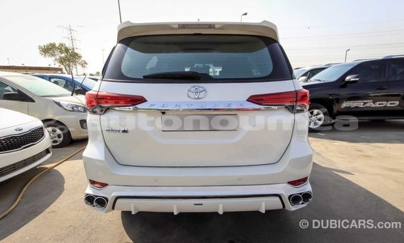 Acheter Import Voiture Toyota Fortuner Blanc à Import - Dubai, Iles Acheter Import Voiture Toyota Fortuner Blanc à Import - Dubai, Iles