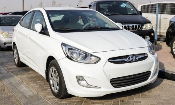 Acheter Import Voiture Hyundai Accent Blanc à Import - Dubai, Iles Acheter Import Voiture Hyundai Accent Blanc à Import - Dubai, Iles