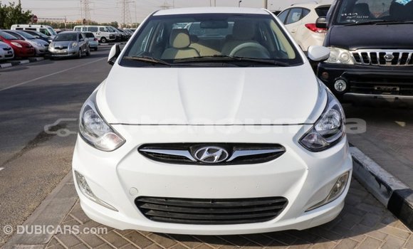 Acheter Import Voiture Hyundai Accent Blanc à Import - Dubai, Iles Acheter Import Voiture Hyundai Accent Blanc à Import - Dubai, Iles