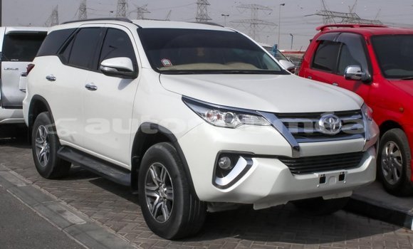 Buy Import Toyota Fortuner White Car in Import - Dubai in Iles Buy Import Toyota Fortuner White Car in Import - Dubai in Iles