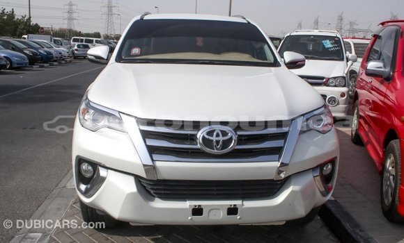 Buy Import Toyota Fortuner White Car in Import - Dubai in Iles Buy Import Toyota Fortuner White Car in Import - Dubai in Iles