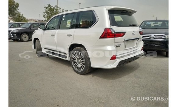 Acheter Import Voiture Lexus LX Blanc à Import - Dubai, Iles Acheter Import Voiture Lexus LX Blanc à Import - Dubai, Iles