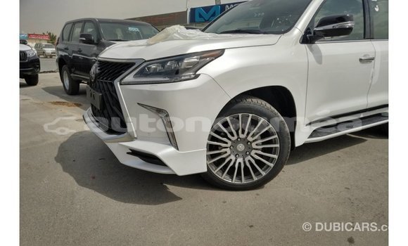 Acheter Import Voiture Lexus LX Blanc à Import - Dubai, Iles Acheter Import Voiture Lexus LX Blanc à Import - Dubai, Iles