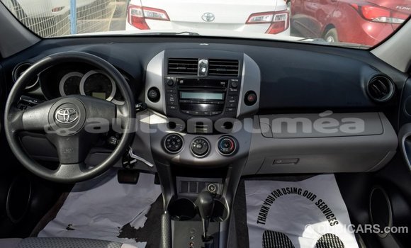 Buy Import Toyota HiAce Other Truck in Import - Dubai in Iles Buy Import Toyota HiAce Other Truck in Import - Dubai in Iles