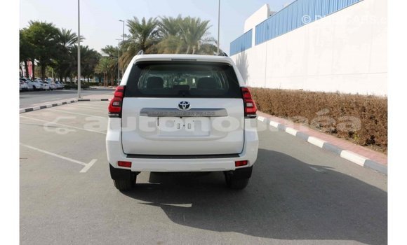 Acheter Import Voiture Toyota Prado Blanc à Import - Dubai, Iles Acheter Import Voiture Toyota Prado Blanc à Import - Dubai, Iles