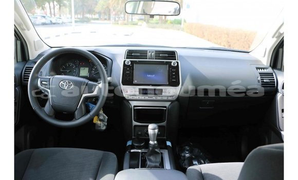 Acheter Import Voiture Toyota Prado Blanc à Import - Dubai, Iles Acheter Import Voiture Toyota Prado Blanc à Import - Dubai, Iles