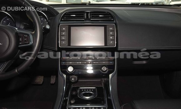 Acheter Import Voiture Jaguar XE Rouge à Import - Dubai, Iles Acheter Import Voiture Jaguar XE Rouge à Import - Dubai, Iles