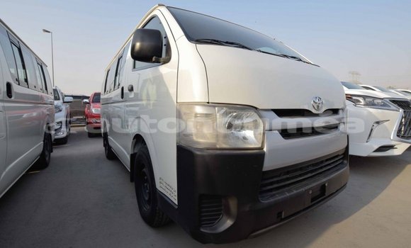 Acheter Import Voiture Toyota Hiace Blanc à Import - Dubai, Iles Acheter Import Voiture Toyota Hiace Blanc à Import - Dubai, Iles
