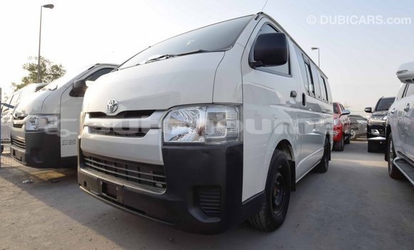 Acheter Import Voiture Toyota Hiace Blanc à Import - Dubai, Iles Acheter Import Voiture Toyota Hiace Blanc à Import - Dubai, Iles