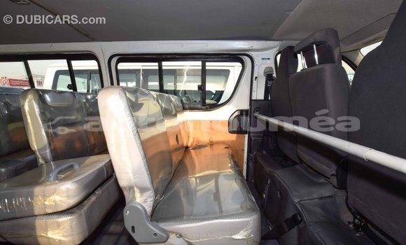 Acheter Import Voiture Toyota Hiace Blanc à Import - Dubai, Iles Acheter Import Voiture Toyota Hiace Blanc à Import - Dubai, Iles