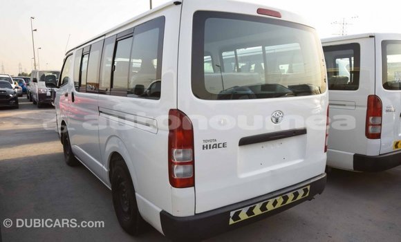 Acheter Import Voiture Toyota Hiace Blanc à Import - Dubai, Iles Acheter Import Voiture Toyota Hiace Blanc à Import - Dubai, Iles