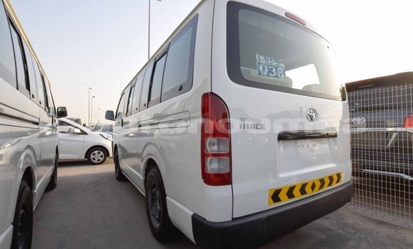 Acheter Import Voiture Toyota Hiace Blanc à Import - Dubai, Iles Acheter Import Voiture Toyota Hiace Blanc à Import - Dubai, Iles