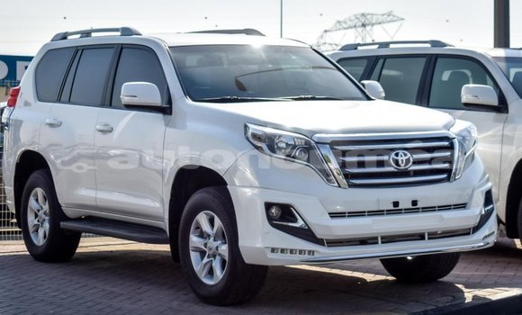 Acheter Import Voiture Toyota Prado Blanc à Import - Dubai, Iles Acheter Import Voiture Toyota Prado Blanc à Import - Dubai, Iles