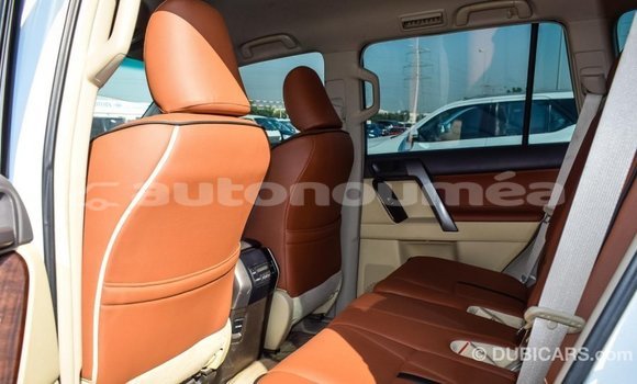 Acheter Import Voiture Toyota Prado Blanc à Import - Dubai, Iles Acheter Import Voiture Toyota Prado Blanc à Import - Dubai, Iles