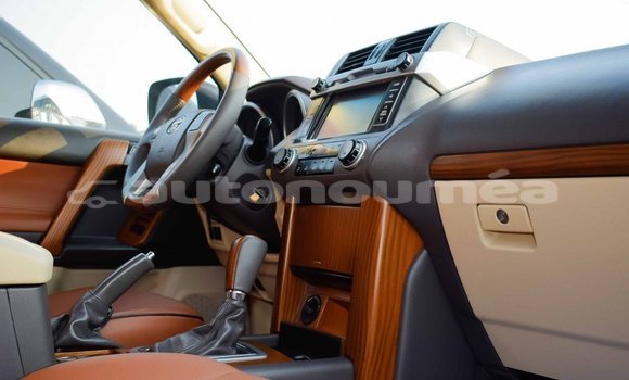 Acheter Import Voiture Toyota Prado Blanc à Import - Dubai, Iles Acheter Import Voiture Toyota Prado Blanc à Import - Dubai, Iles