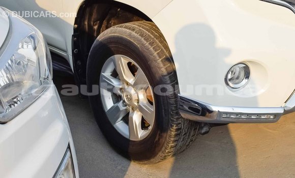 Acheter Import Voiture Toyota Prado Blanc à Import - Dubai, Iles Acheter Import Voiture Toyota Prado Blanc à Import - Dubai, Iles