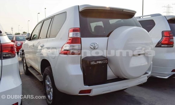 Acheter Import Voiture Toyota Prado Blanc à Import - Dubai, Iles Acheter Import Voiture Toyota Prado Blanc à Import - Dubai, Iles