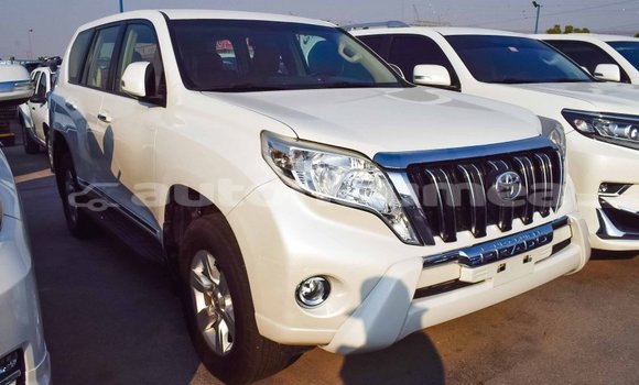 Acheter Import Voiture Toyota Prado Blanc à Import - Dubai, Iles Acheter Import Voiture Toyota Prado Blanc à Import - Dubai, Iles