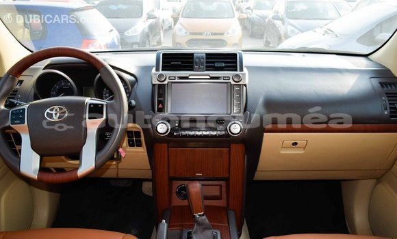 Acheter Import Voiture Toyota Prado Blanc à Import - Dubai, Iles Acheter Import Voiture Toyota Prado Blanc à Import - Dubai, Iles