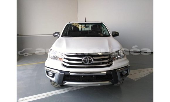 Acheter Import Voiture Toyota Hilux Blanc à Import - Dubai, Iles Acheter Import Voiture Toyota Hilux Blanc à Import - Dubai, Iles