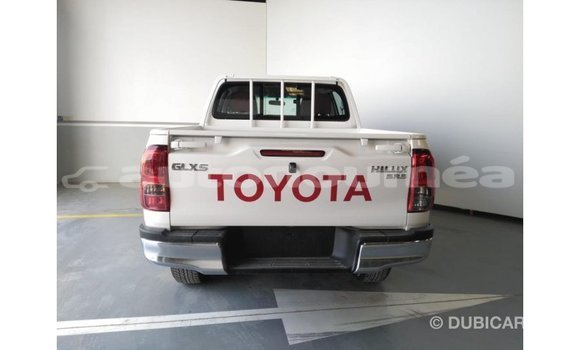 Acheter Import Voiture Toyota Hilux Blanc à Import - Dubai, Iles Acheter Import Voiture Toyota Hilux Blanc à Import - Dubai, Iles