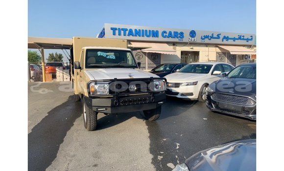 Buy Import Toyota Land Cruiser Beige Car in Import - Dubai in Iles Buy Import Toyota Land Cruiser Beige Car in Import - Dubai in Iles