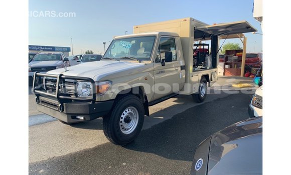 Buy Import Toyota Land Cruiser Beige Car in Import - Dubai in Iles Buy Import Toyota Land Cruiser Beige Car in Import - Dubai in Iles