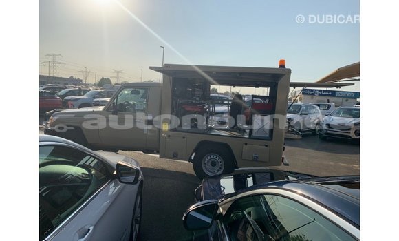 Buy Import Toyota Land Cruiser Beige Car in Import - Dubai in Iles Buy Import Toyota Land Cruiser Beige Car in Import - Dubai in Iles