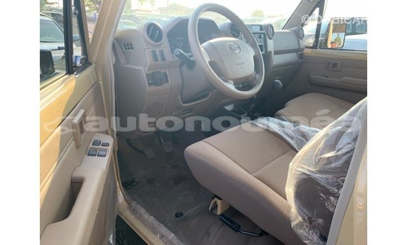 Buy Import Toyota Land Cruiser Beige Car in Import - Dubai in Iles Buy Import Toyota Land Cruiser Beige Car in Import - Dubai in Iles