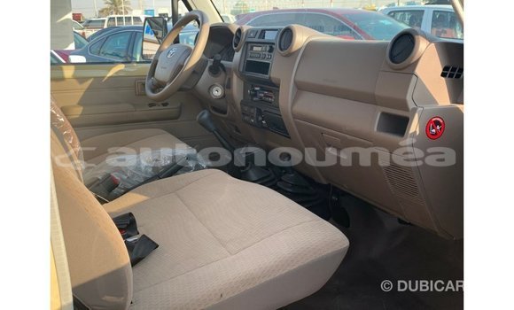 Buy Import Toyota Land Cruiser Beige Car in Import - Dubai in Iles Buy Import Toyota Land Cruiser Beige Car in Import - Dubai in Iles