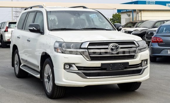 Acheter Import Voiture Toyota Land Cruiser Blanc à Import - Dubai, Iles Acheter Import Voiture Toyota Land Cruiser Blanc à Import - Dubai, Iles