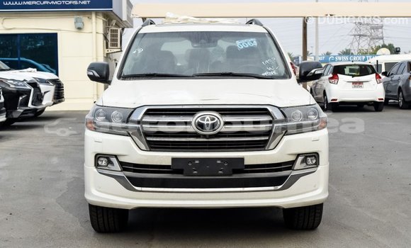 Acheter Import Voiture Toyota Land Cruiser Blanc à Import - Dubai, Iles Acheter Import Voiture Toyota Land Cruiser Blanc à Import - Dubai, Iles