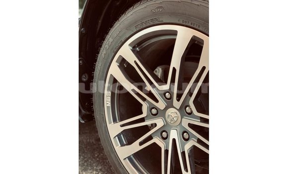 Acheter Import Voiture Toyota Land Cruiser Noir à Import - Dubai, Iles Acheter Import Voiture Toyota Land Cruiser Noir à Import - Dubai, Iles