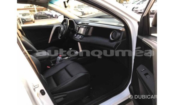 Acheter Import Utilitaire Toyota HiAce Blanc à Import - Dubai, Iles Acheter Import Utilitaire Toyota HiAce Blanc à Import - Dubai, Iles