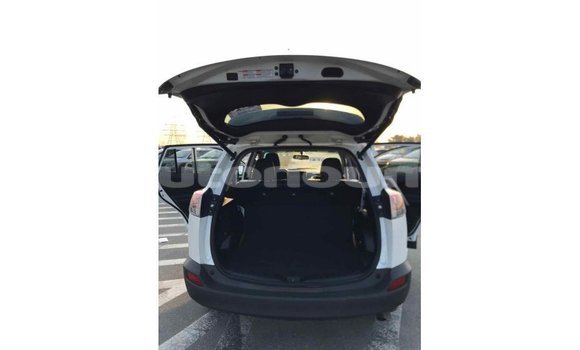 Acheter Import Utilitaire Toyota HiAce Blanc à Import - Dubai, Iles Acheter Import Utilitaire Toyota HiAce Blanc à Import - Dubai, Iles