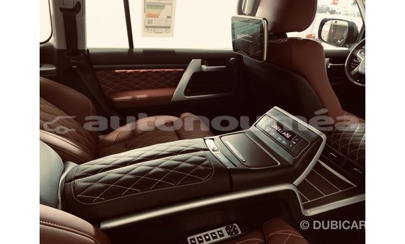 Acheter Import Voiture Toyota Land Cruiser Noir à Import - Dubai, Iles Acheter Import Voiture Toyota Land Cruiser Noir à Import - Dubai, Iles