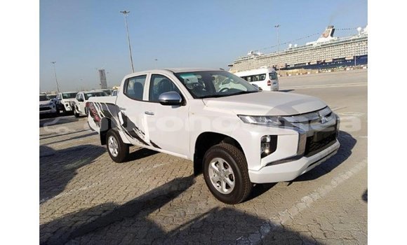 Acheter Import Voiture Mitsubishi L200 Blanc à Import - Dubai, Iles Acheter Import Voiture Mitsubishi L200 Blanc à Import - Dubai, Iles