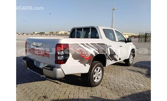 Acheter Import Voiture Mitsubishi L200 Blanc à Import - Dubai, Iles Acheter Import Voiture Mitsubishi L200 Blanc à Import - Dubai, Iles