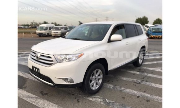 Acheter Import Voiture Toyota Highlander Blanc à Import - Dubai, Iles Acheter Import Voiture Toyota Highlander Blanc à Import - Dubai, Iles